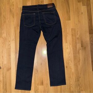 NWOT. Mens Abercrombie & Fitch Classic Straight Leg Jeans. 32/32. Dark Wash.